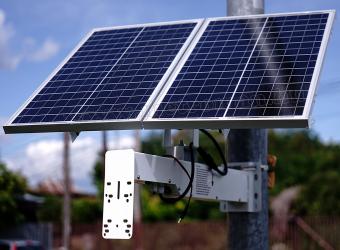 60 Wattos napelem panel beépített 20Ah akkumulátorral megfigyelő kamerákhoz MSF60W-20A-SOLAR