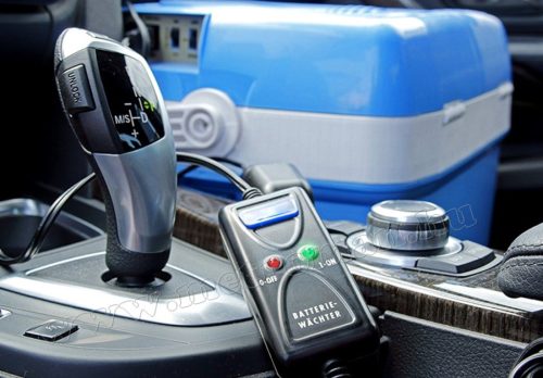 12V szivargyújtós akkuőr M030