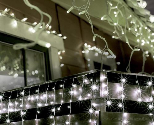 Karácsonyi LED kültéri jégcsap fényfüzér 300 LED 10.8 méter M1520LED