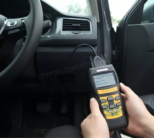 OBD2 autó diagnosztika műszer, hibakód olvasó M581HU