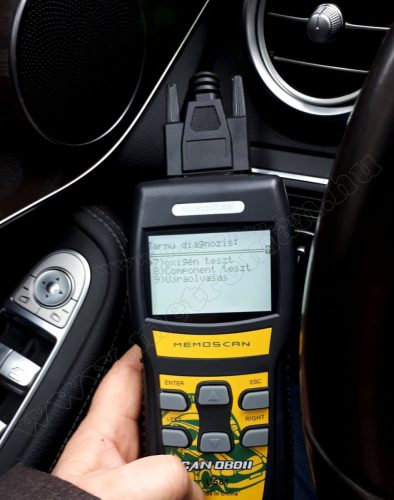 OBD2 autó diagnosztika műszer, hibakód olvasó M581HU
